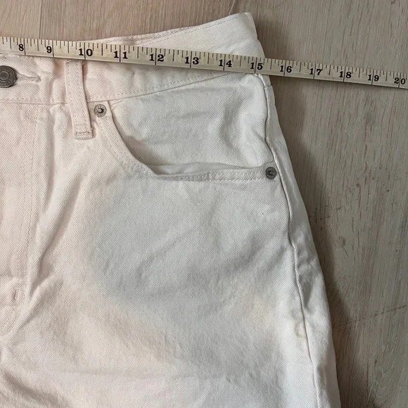 Levi’s High Rise Loose Shorts - Picture 9 of 16